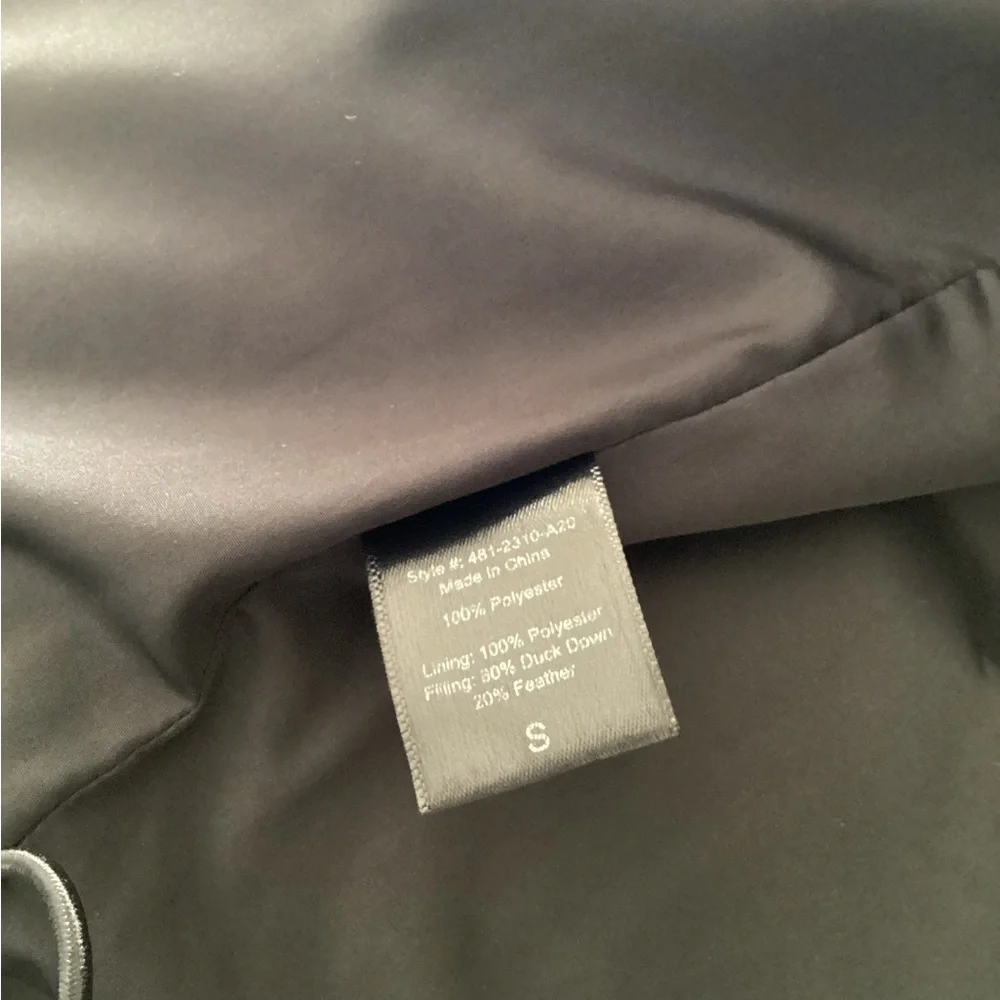 Jenni Kayne Everyday Black Puffer Down Jacket with Hood - Picture 5 of 6